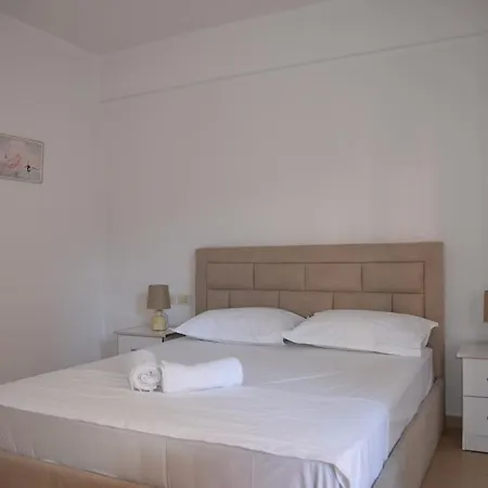 Romina's 3 *