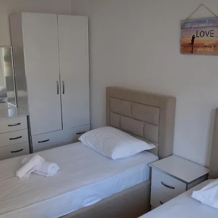 Romina's 3 * Sarande