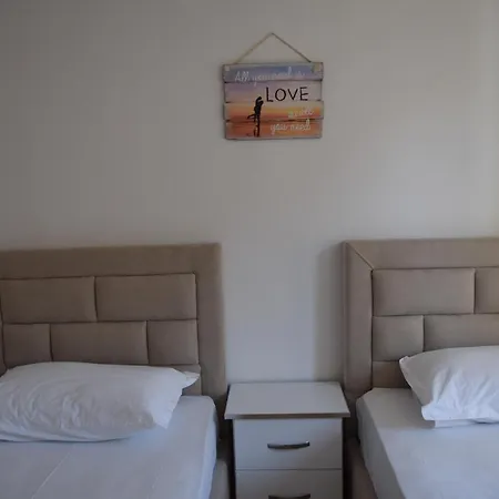 Romina's 3 * Sarande